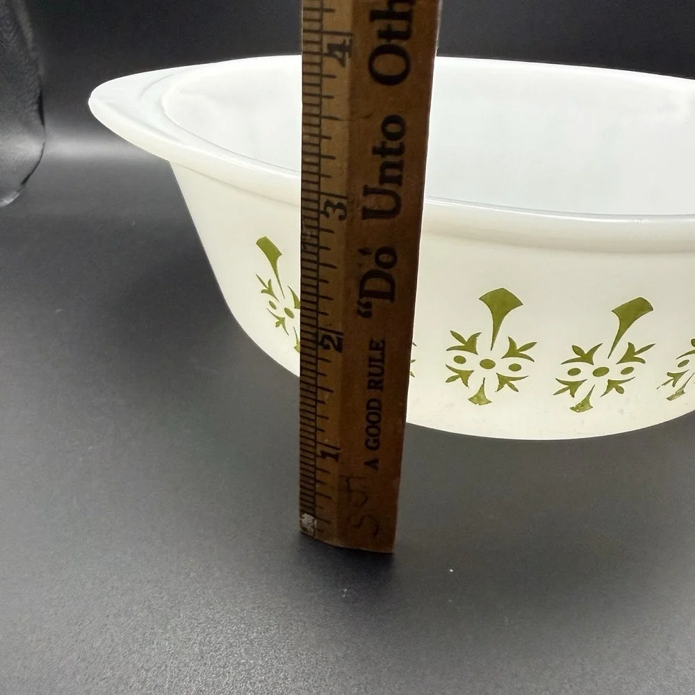 Vintage Mid Century‎ Modern Glasbake Milk Glass Green Pinwheel 2QT Casserole/Lid
